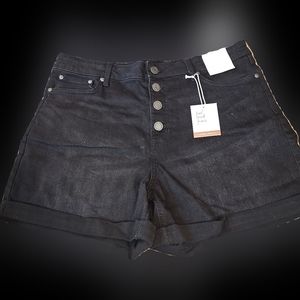 High rise, cuffed shorts